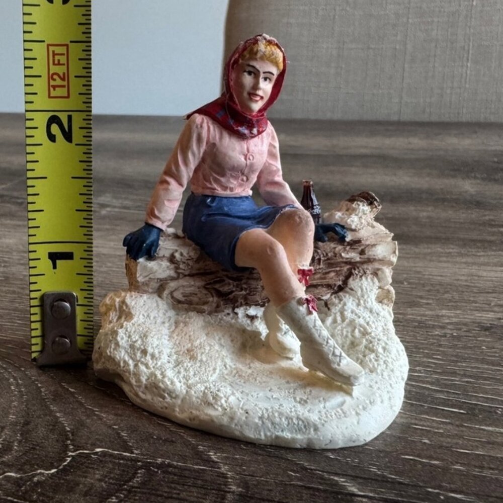 Vintage 1996 Coca Cola Christmas Town Square Collection Skaters Pause Figurine - Picture 7 of 8